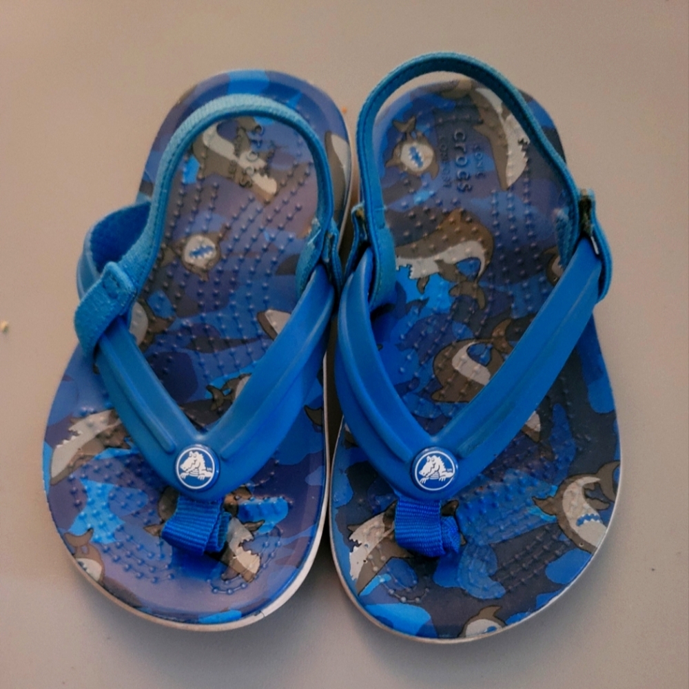 EUC. Crocs, blue thong sandals. Size 7c